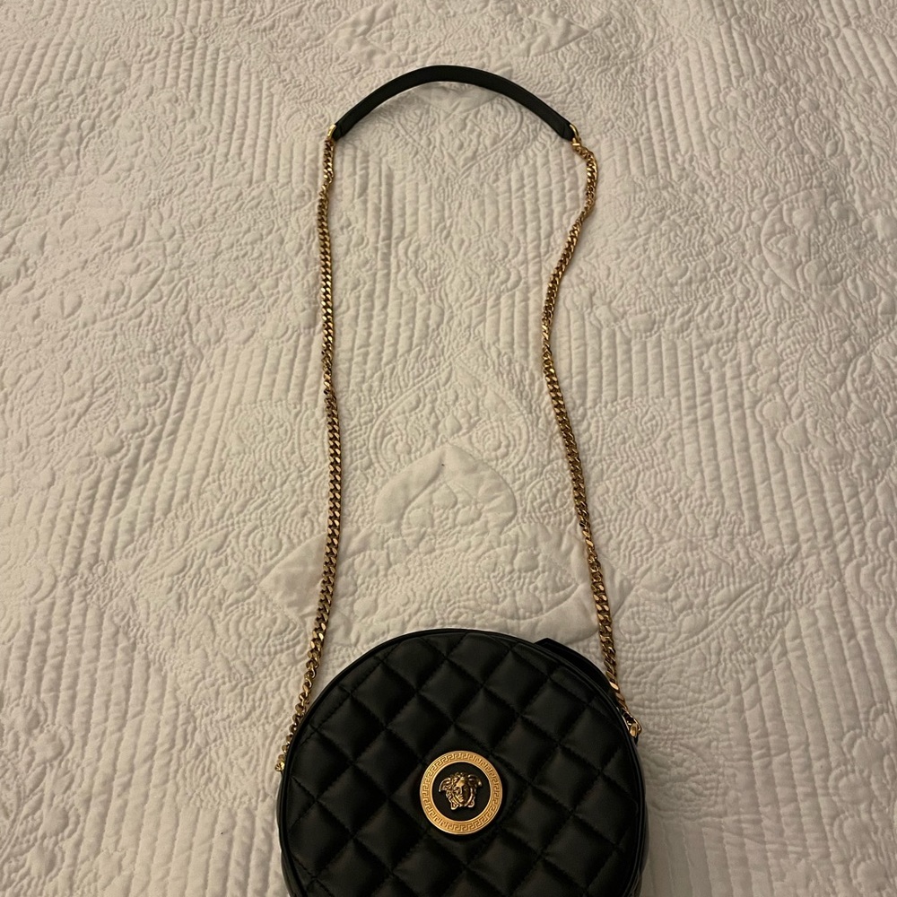 Versace black leather crossbody bag. - Picture 2 of 10